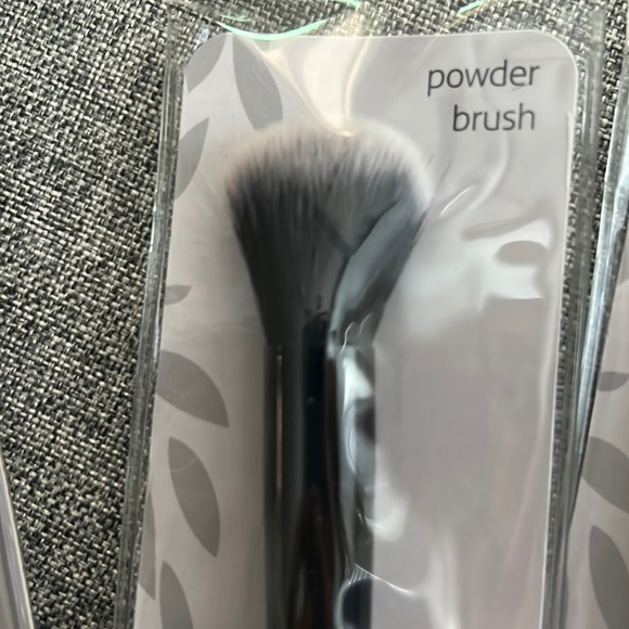 Studio M Set of Three Makeup Brushes. NWT - Picture 3 of 7